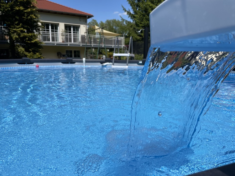 Herrliches Baden im Pool