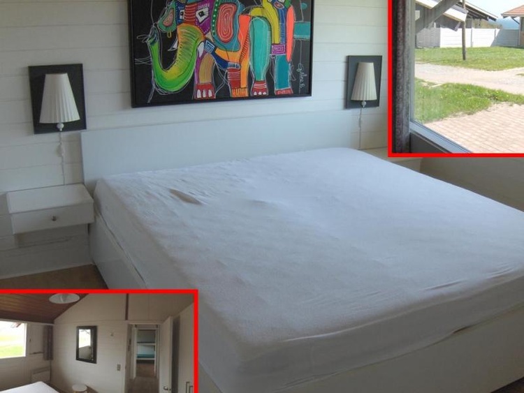 Zimmer mit Doppelbett. Ausreichend Schrankplatz. Ein bisschen Meerblick von diesem Zimmer