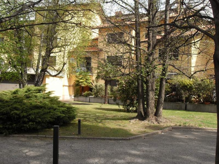 Mini-Apartment-Komplex mit Blick auf den See. Stresa Entfernung 7,5 Km;