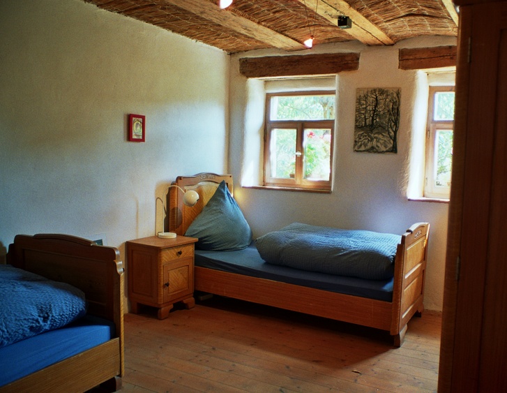 Schlafzimmer mit antiken Möbeln