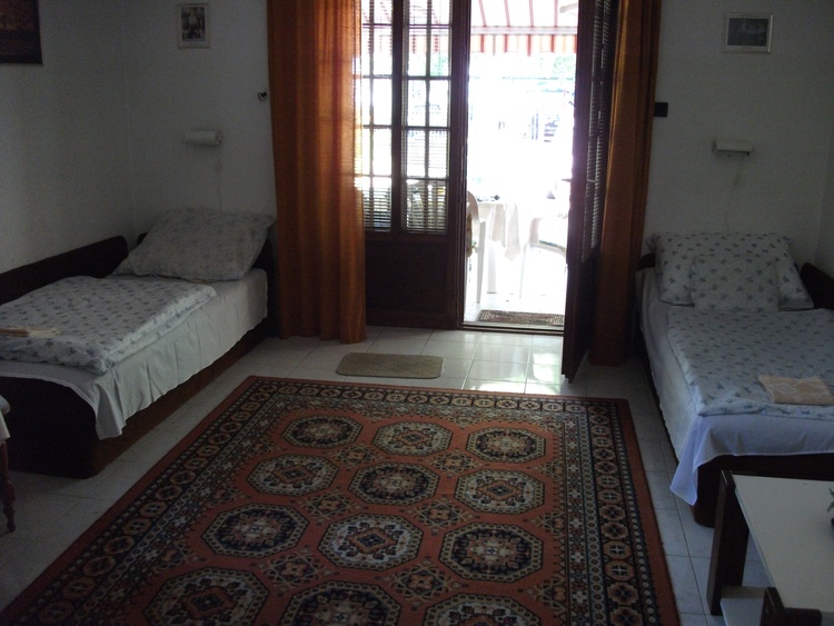 Wohnzimmer unten mit Terrasse