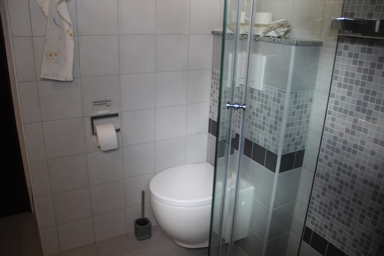 Badezimmer mit Dusche