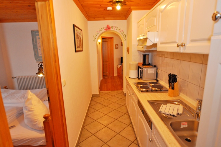 voll ausgestattete Küchenzeile