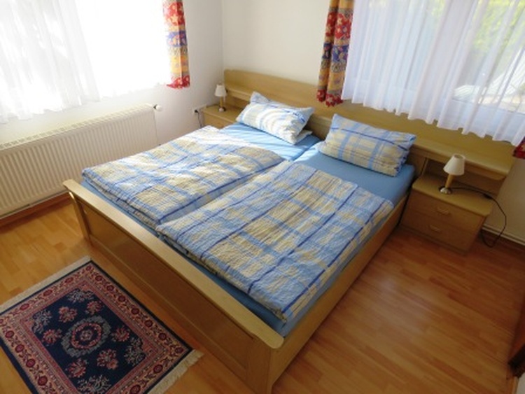 Schlafzimmer II mit einem Doppelbett