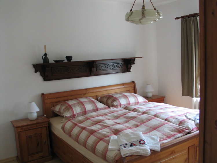 OG-Schlafzimmer mit Doppelbett