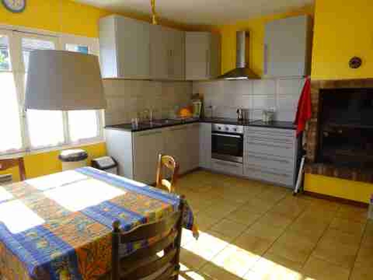 Küche mit Geschirrspüler