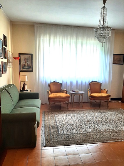 Appartement liegt in Solcio di Lesa nur 50 Meter vom See entfernt. Hauseigener Parkplatz. WI-FI