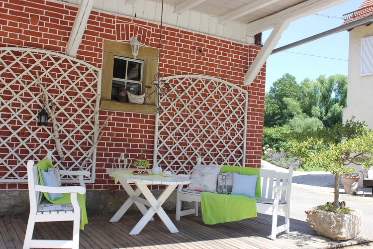 Überdachter Freiplatz