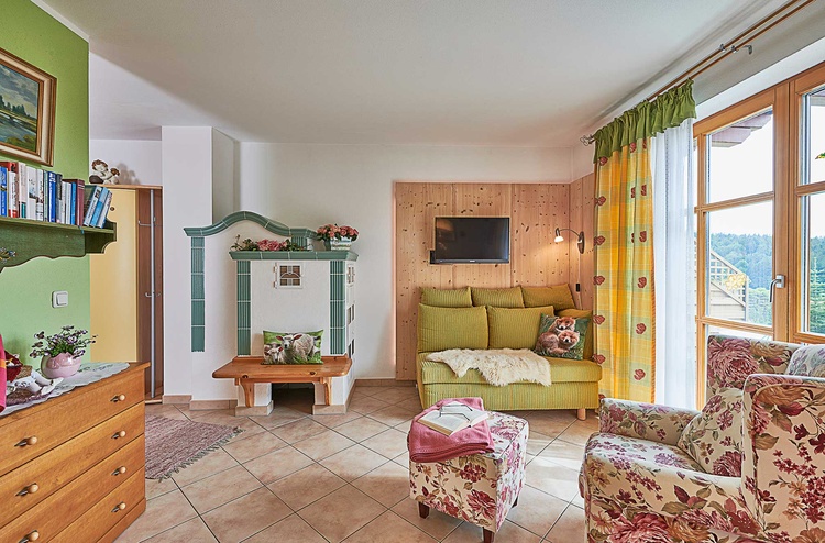 Waldheimat Wohnstube mit Kachelofen