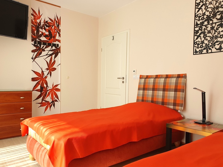 Schlafzimmer mit 2 Einzelbetten in der Ferienwohnung Mayer bei Plau am See