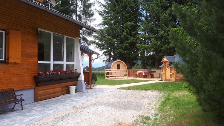 Grill-Hütte/Fass Sauna/Sitztterasse