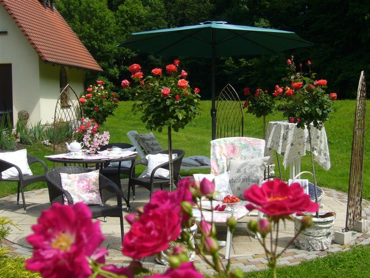 Sonnenliegen, Sitzgruppe, Sonnenschirm