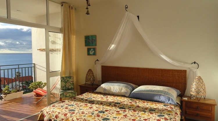 Schlafraum mit Meerblick