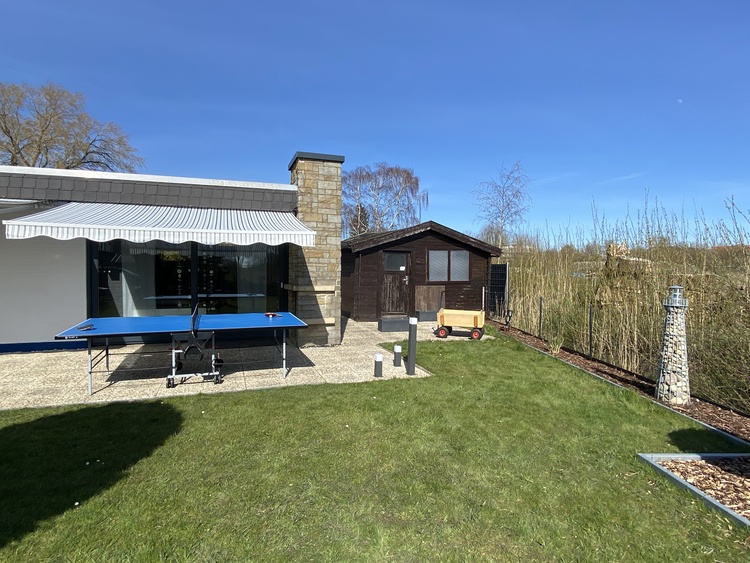 Hauseigene Tischtennisplatte + Bollerwagen + Gartenhütte mit Abstellmöglichkeiten