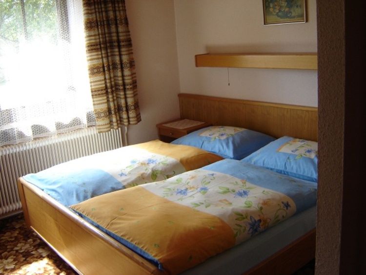 Doppelzimmer mit Dusche und getrenntem WC