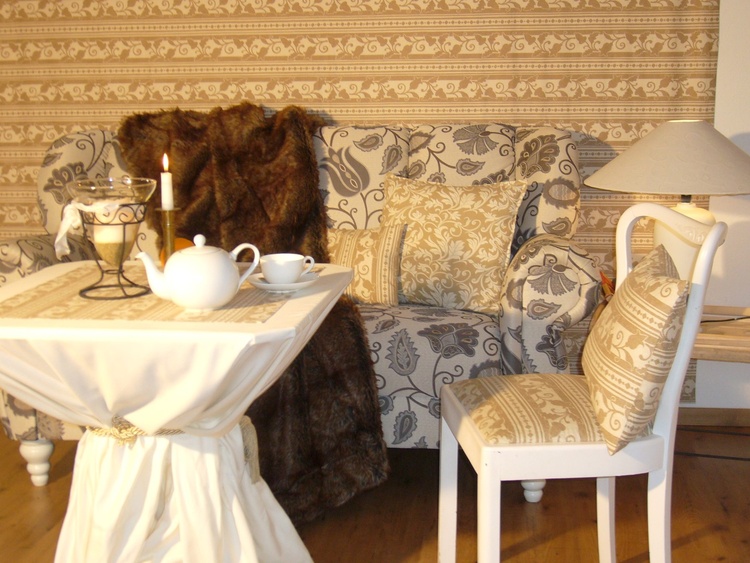 Speisesofa in der "Bebenburg"