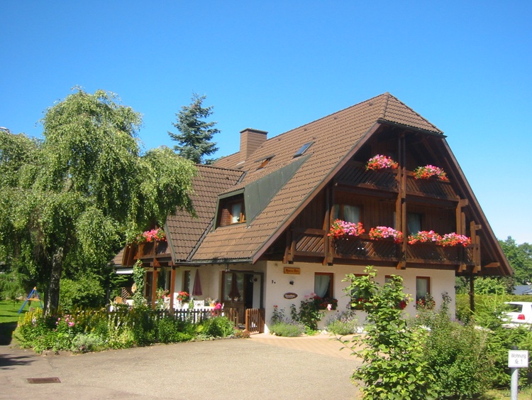Appartement Hinterzarten, Baden-Württemberg Ferienhaus im Park****-Hinterzarten Pensionen ...